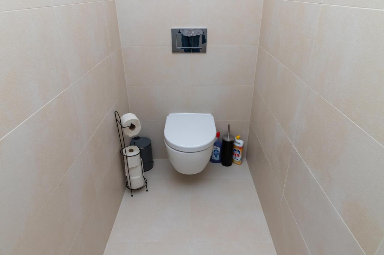 Maureen Lovely 2 Bedroom Unit With Community Pool เวียนนา ภายนอก รูปภาพ