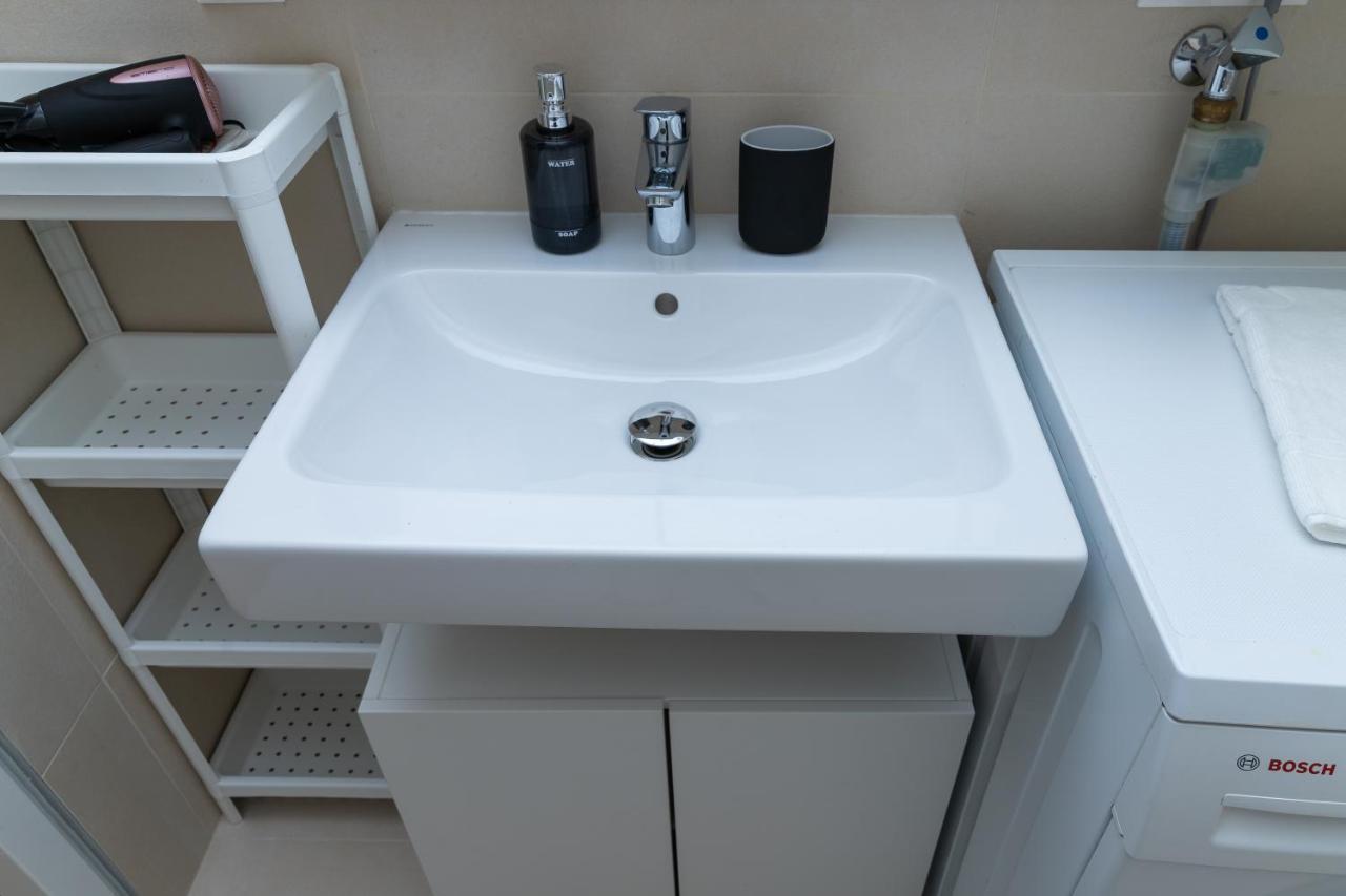 Maureen Lovely 2 Bedroom Unit With Community Pool เวียนนา ภายนอก รูปภาพ
