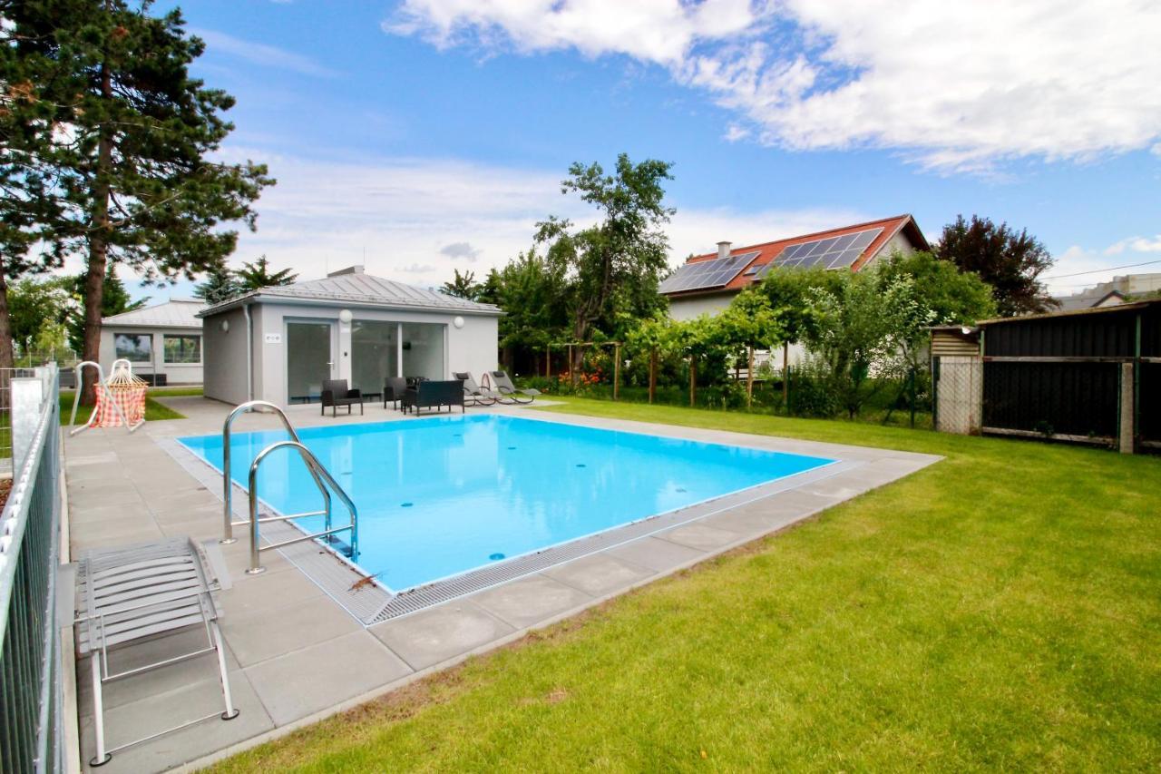 Maureen Lovely 2 Bedroom Unit With Community Pool เวียนนา ภายนอก รูปภาพ
