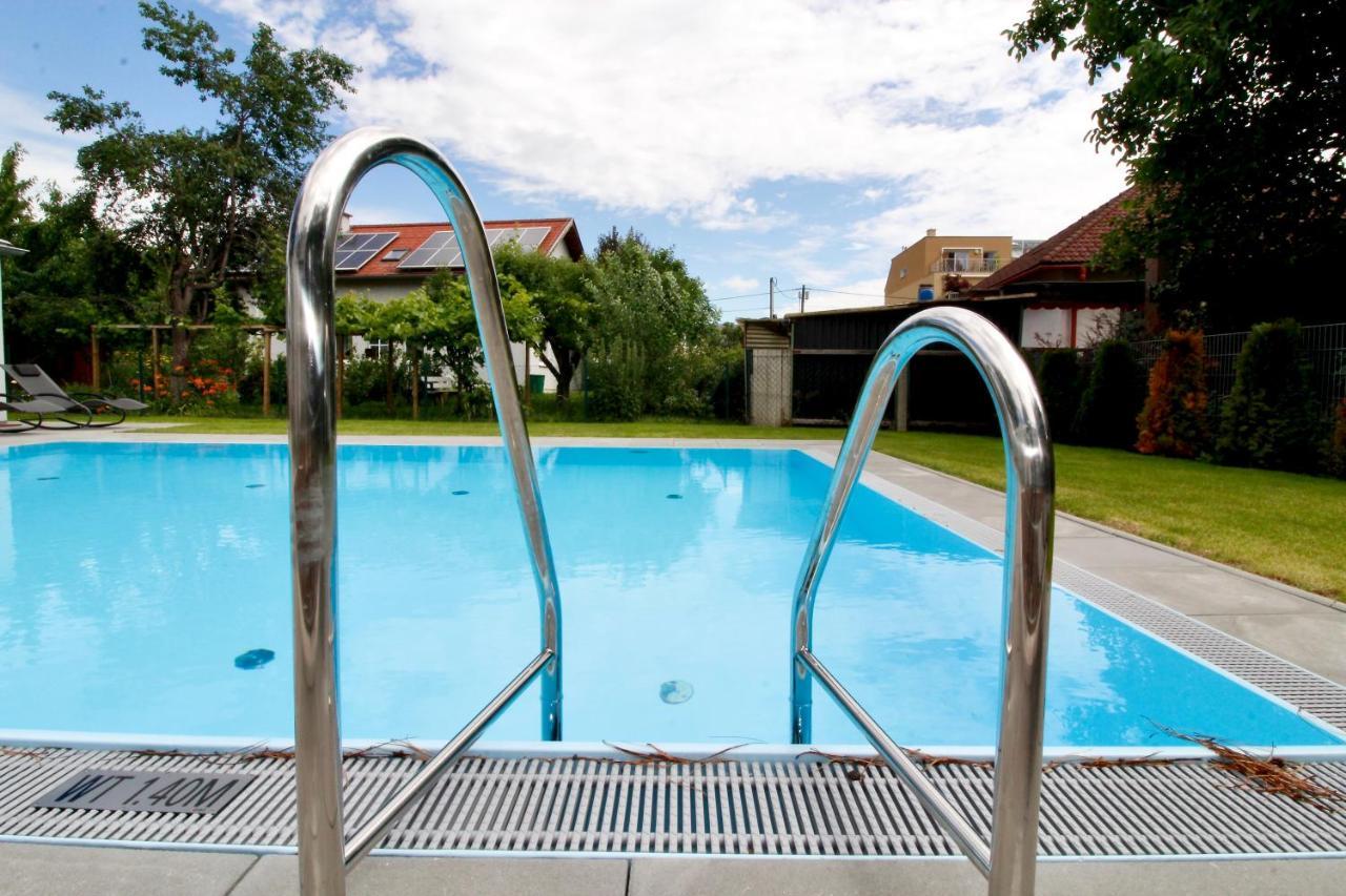 Maureen Lovely 2 Bedroom Unit With Community Pool เวียนนา ภายนอก รูปภาพ
